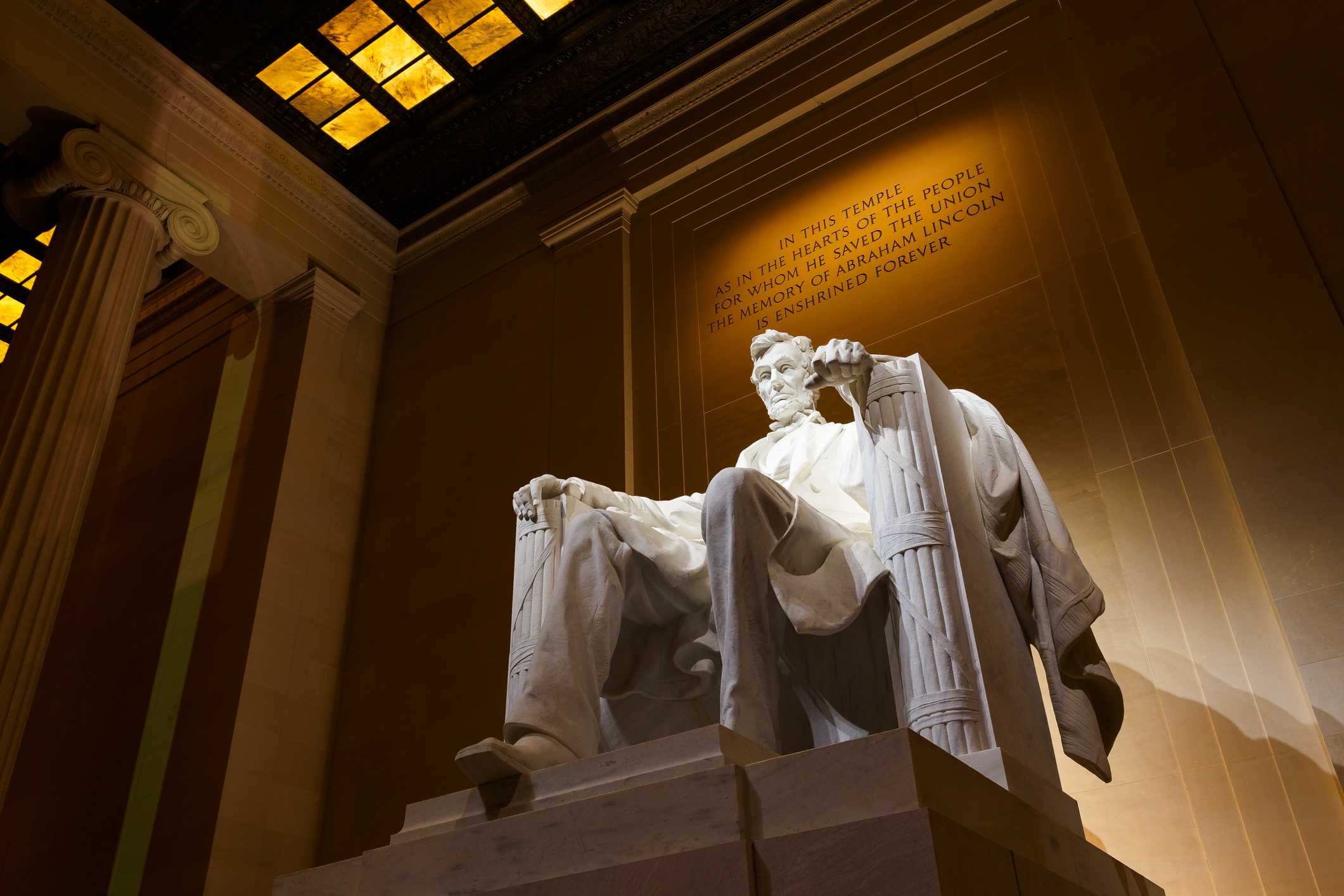 Lincoln Memorial at Night - © heyengel / iStock / Getty Images Plus