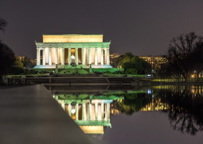 The Lincoln memorial reflected in the reflecting pool - © stbaus7 / iStock / Getty Images Plus
